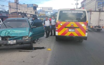 Accidente de tránsito deja personas lesionadas en zona 5 de Xela