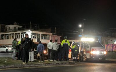 Dos personas resultan heridas tras una colisión entre un vehículo y una motocicleta en el Puente Carlín de La Esperanza