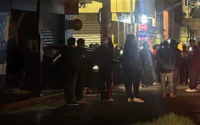 Vehículo colisiona contra local en zona 8 de Quetzaltenango; reportan una mujer herida