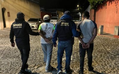 PNC captura a tío y sobrino por presunta estafa en encomiendas de Estados Unidos