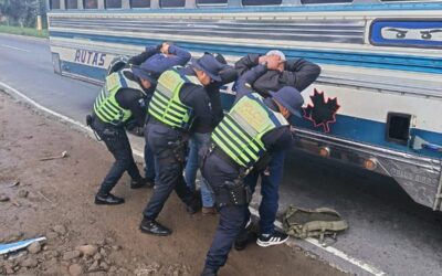 PNC desarrolla operativo en buses extraurbanos en Quetzaltenango