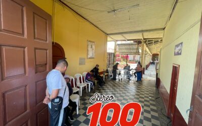 Clínica desarrolla tamizaje ocular a grupo de adultos mayores