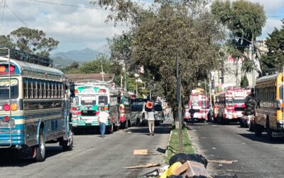 Buses cambian carga de pasajeros por mejoramiento de calle