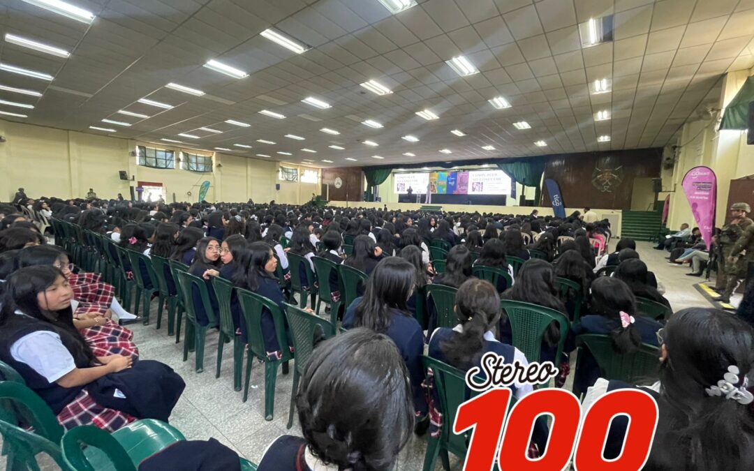 Capacitan a unos 3 mil alumnos sobre uso adecuado de redes sociales