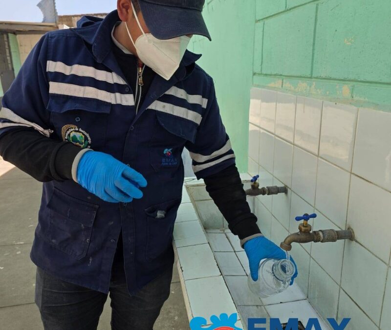 EMAX evalúa calidad del agua en centros educativos en Quetzaltenango