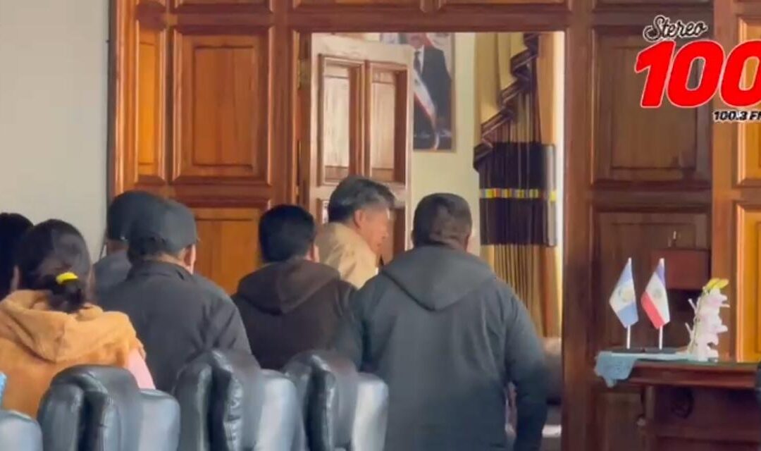 Transportistas se reúnen con alcalde por posible aumento al pasaje en el Valle de Palajunoj