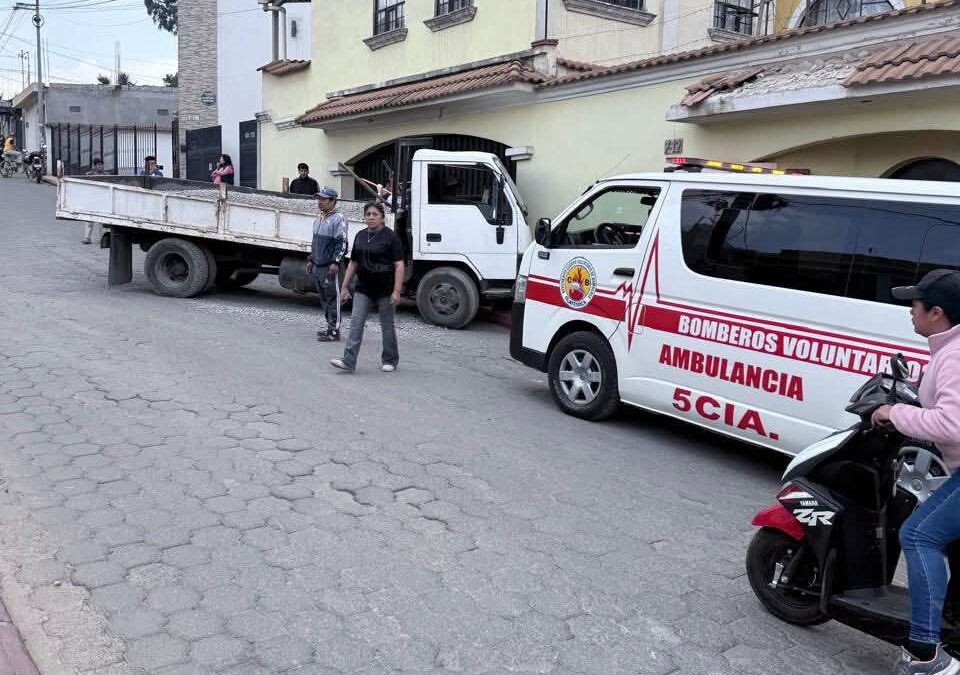 Accidente de tránsito deja un herido y un peatón afectado en zona 9 de Xela
