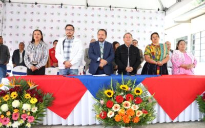 Colocan primera piedra de proyectos en tres centros educativos de Xela