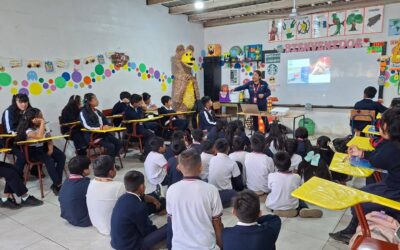 Unidad de Educación Vial imparte charla en escuela de Xela