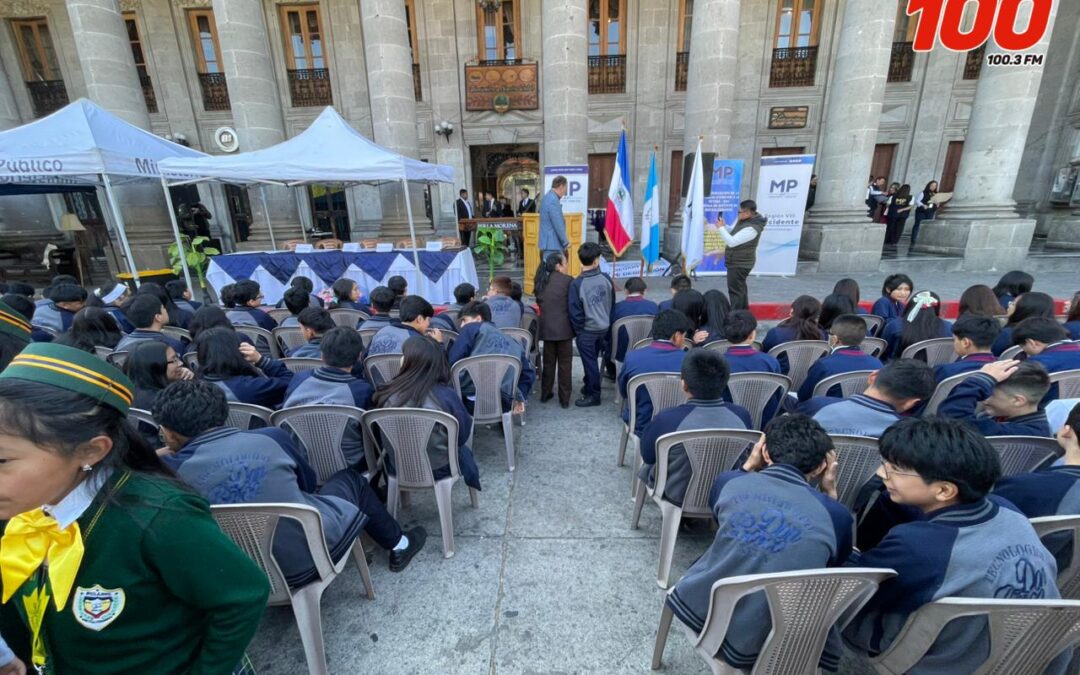 Fortalecen atención a víctimas con expo interinstitucional en Quetzaltenango