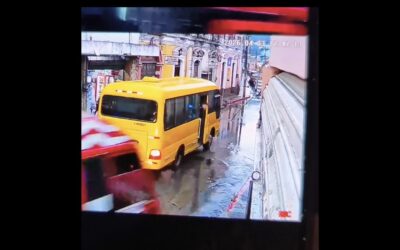 Denuncian imprudencia de buses en el Centro Histórico de Xela