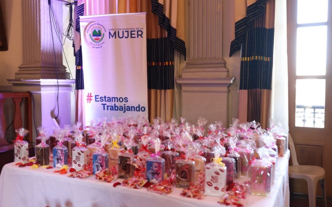Municipalidad reconoce labor de madres trabajadoras en actividad especial por el Día de la Madre