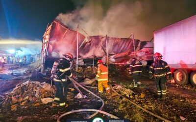 Incendio destruye fábrica de camas en Bárcena, Villa Nueva; pérdidas millonarias