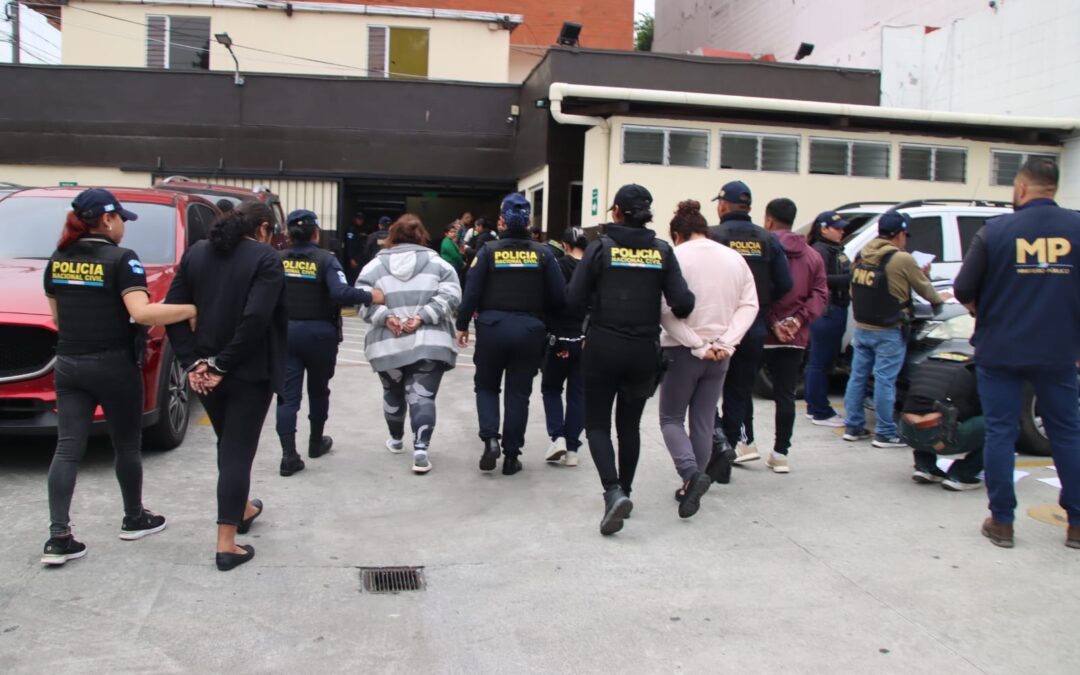 Masivo operativo policial en 13 departamentos deja casi un centenar de personas capturadas
