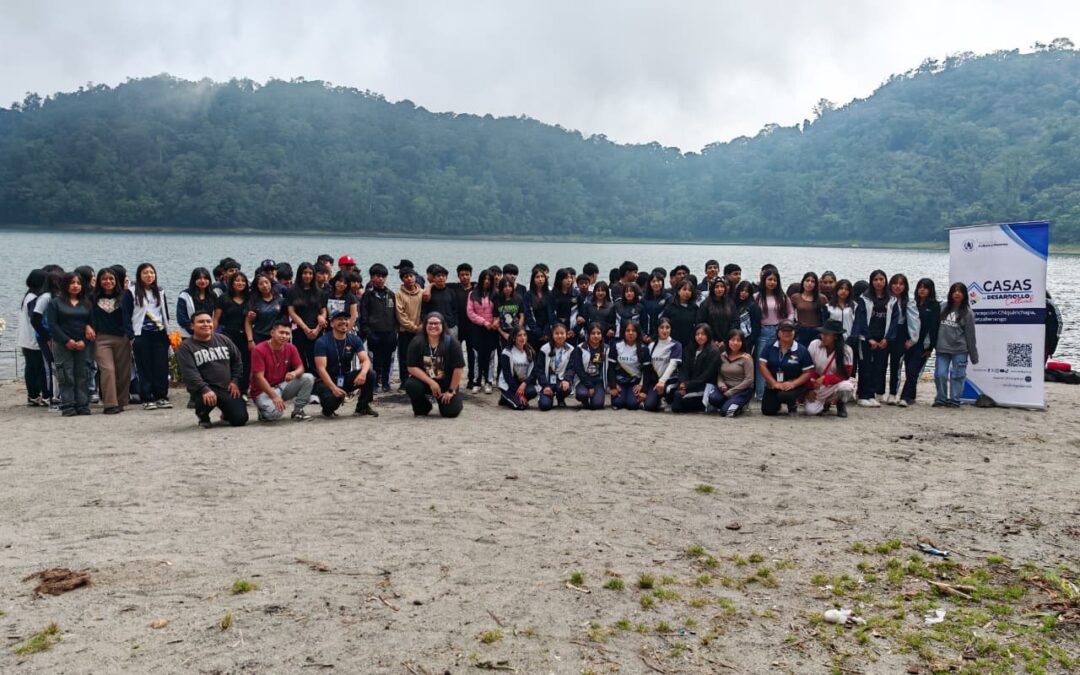 110 jóvenes ascienden a la Laguna de Chicabal por el Día de la Tierra en San Martín Sacatepéquez