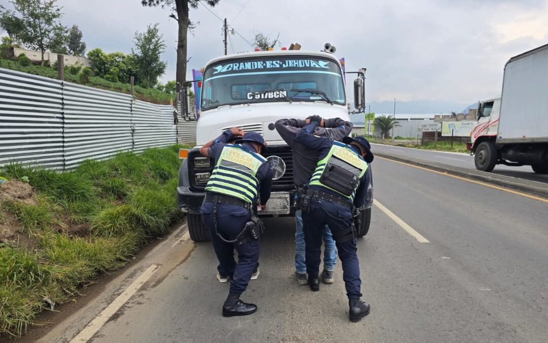 Despliegan operativo para fiscalizar al transporte colectivo y de carga pesada en San Juan Ostuncalco