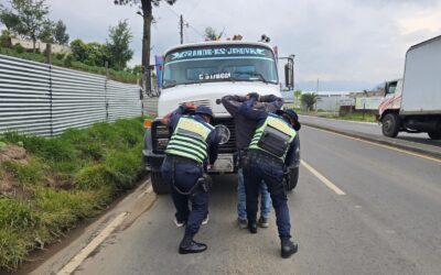 Despliegan operativo para fiscalizar al transporte colectivo y de carga pesada en San Juan Ostuncalco