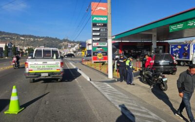 Colisión en Calzada La Independencia deja una persona herida y daños materiales