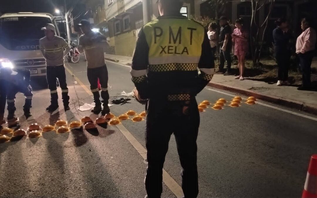 Trabajos de señalización en 22 avenida zona 3 Xela