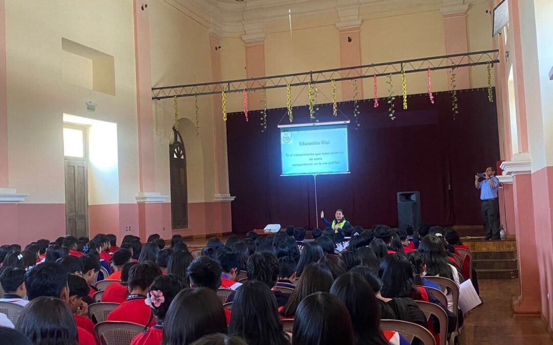 PMTQ capacita a estudiantes del INVO en normativa de tránsito