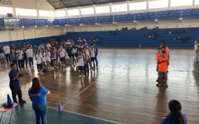 Juventud quetzalteca revive el ancestral juego de Pelota Maya en un torneo departamental