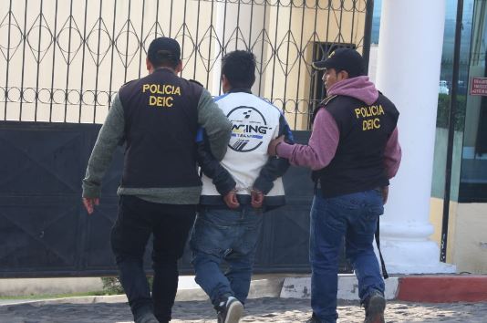 DETENIDO EN CANTEL
