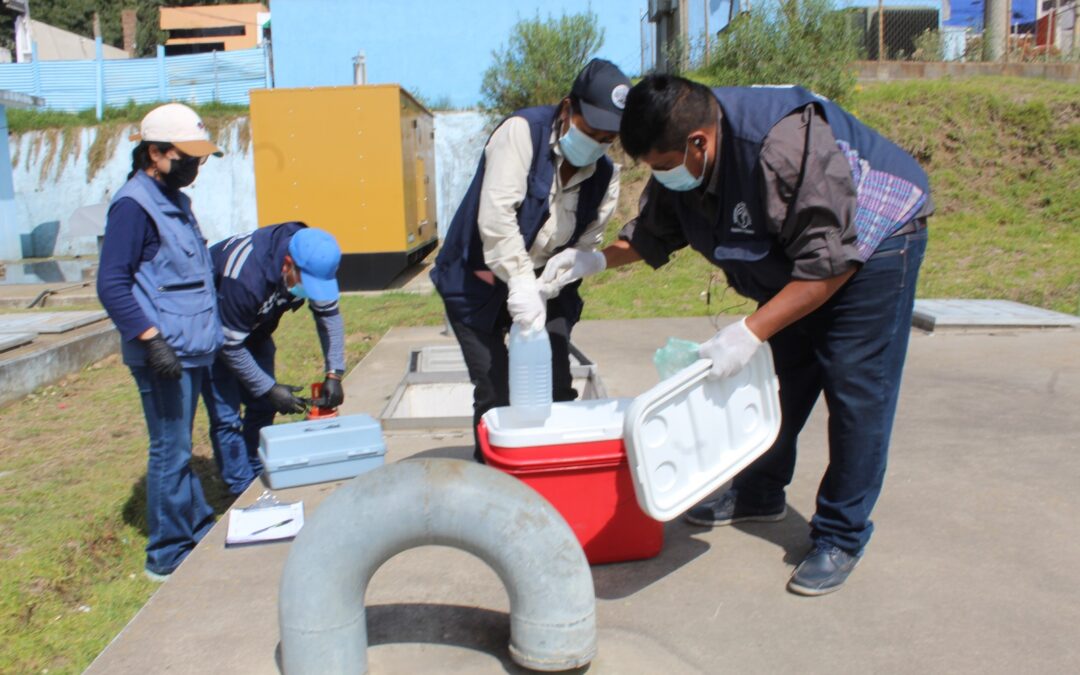 EMAX extrae muestras para verificar calidad de agua