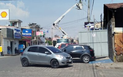 Vecinos en zonas 1 y 3 de Quetzaltenango cumplen casi tres horas sin electricidad