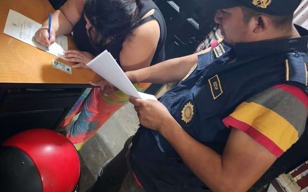 Notifican a reclusa de nueva orden de captura