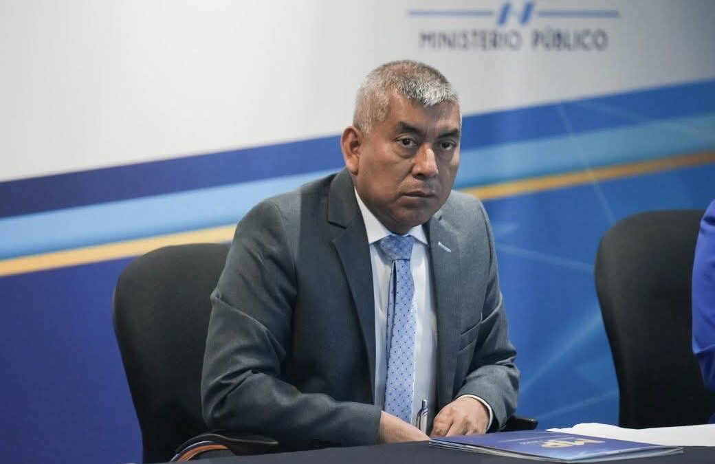 Destituyen a Rafael Curruchiche y ordenan el cierre definitivo de la FECI