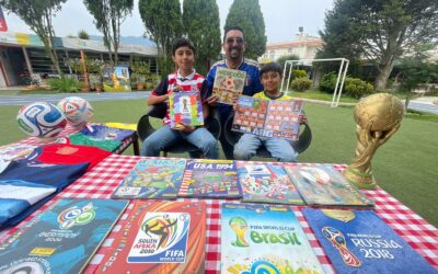 La pasión por coleccionar álbumes del Mundial de Fútbol une a familiares y trasciende generaciones