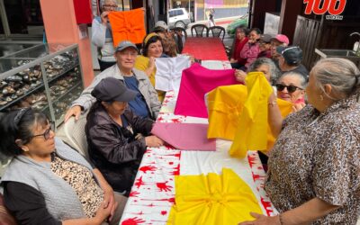 Adultos mayores participan en talleres y ejercicios