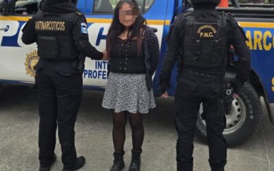 Agentes antinarcóticos arrestan a mujer en la zona 10 de Quetzaltenango