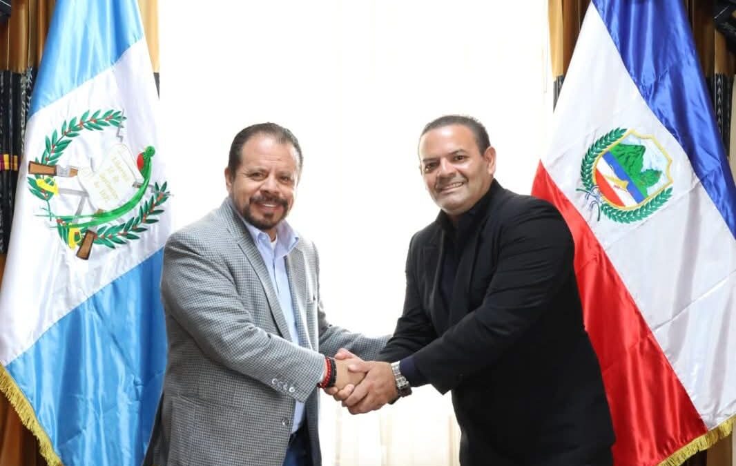 Tenor de Chiapas, México, se reúne con alcalde de Quetzaltenango