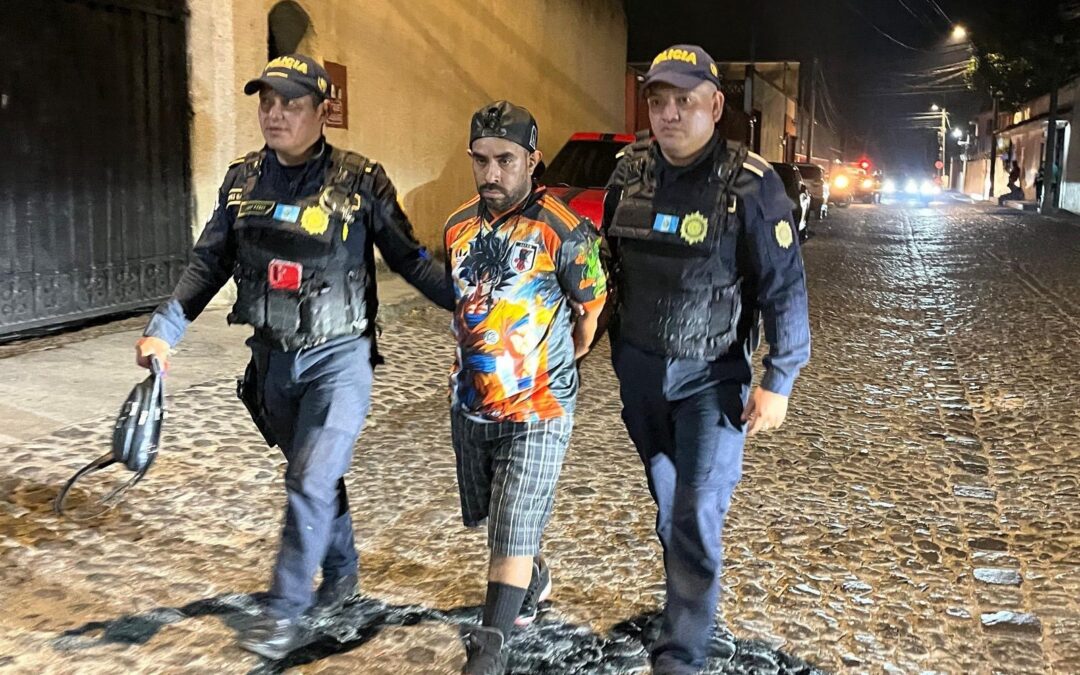 Capturan al “Enano” presunto distribuidor de drogas para discotecas en Antigua Guatemala