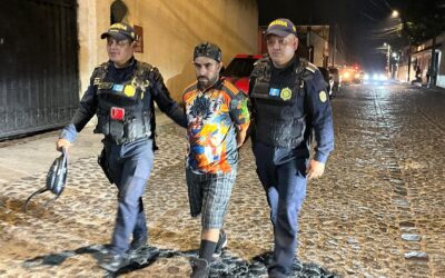 Capturan al “Enano” presunto distribuidor de drogas para discotecas en Antigua Guatemala