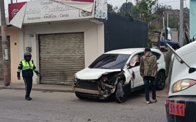 Conductora se habría quedado dormida y sufre accidente en avenida Las Américas