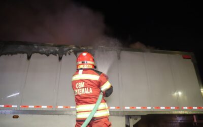 Incendio en contenedor de supermercado provoca daños materiales en la zona 11 capitalina