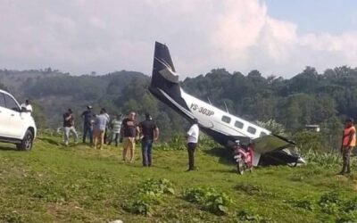 Percance aéreo en el aeródromo de Cobán deja solo daños materiales y tripulantes con crisis nerviosa
