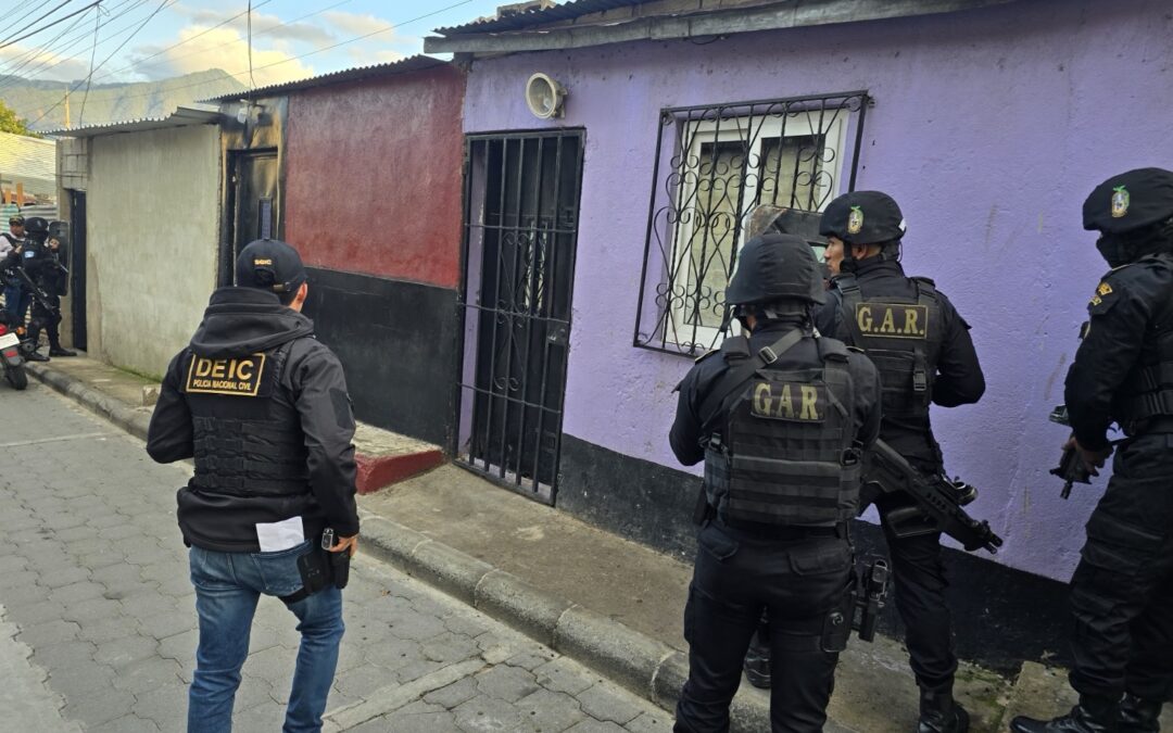 PNC y MP ejecutan masivo operativo con 57 allanamientos en diez departamentos del país