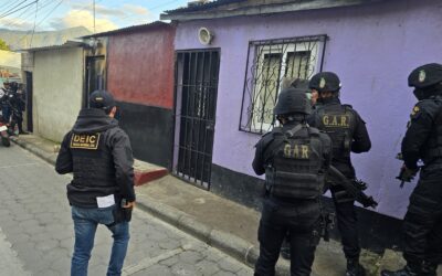 PNC y MP ejecutan masivo operativo con 57 allanamientos en diez departamentos del país