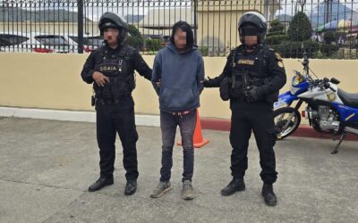 Capturan a hombre con posible droga en operativo antinarcótico en Salcajá