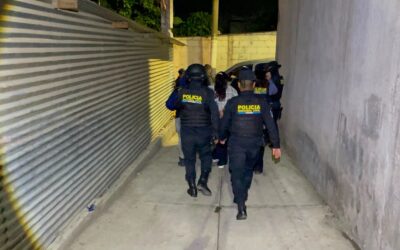 Mujer capturada y un menor remitido vinculados a caso de homicidio múltiple