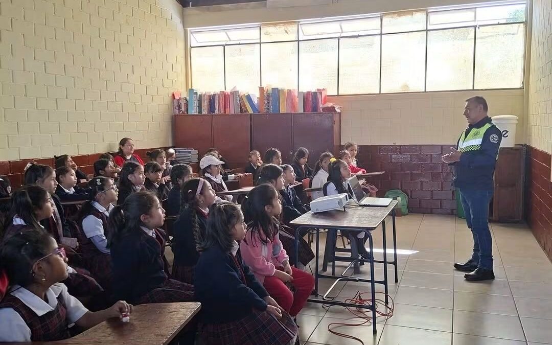 Estudiantes de la Escuela Secundina Arriola participan en jornada de educación vial