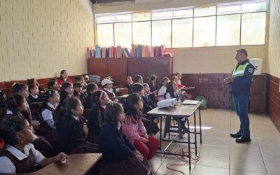 Estudiantes de la Escuela Secundina Arriola participan en jornada de educación vial