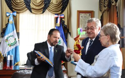 Alcalde de Xela y embajador de Rusia buscan estrechar lazos de cooperación en educación y salud