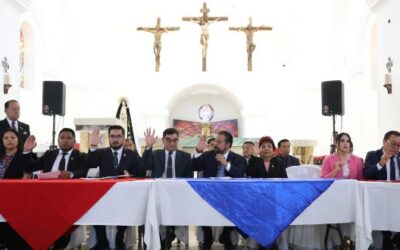 Concejo de Quetzaltenango honra la historia de iglesia El Calvario durante sesión solemne por aniversario de templo