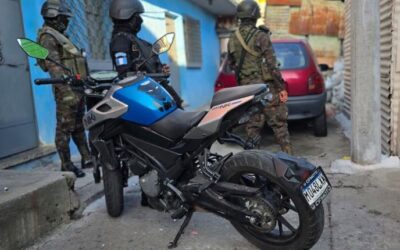 PNC y MP consignan tres motocicletas en operativo en el barrio El Gallito