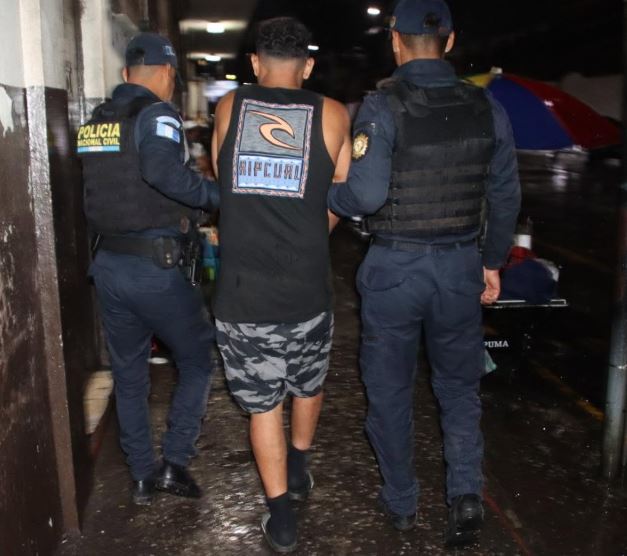 DETENIDO POR ASESINATO