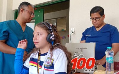 Jornadas de audiometría buscan detectar problemas de audición y habla en alumnos de básico